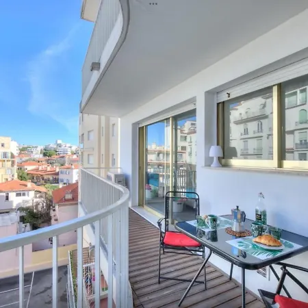 A Stunning Located In The Centre Of Town
