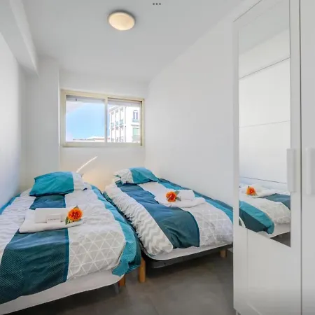 A Stunning Located In The Centre Of Town *