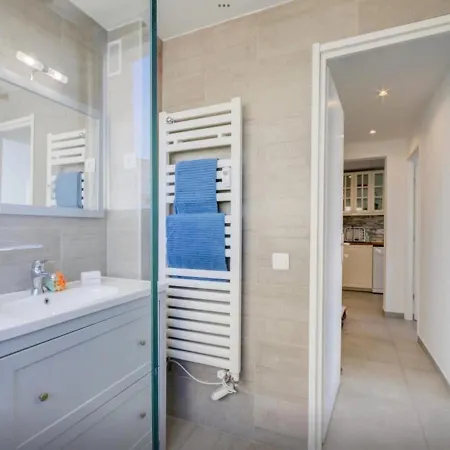 Appartement A Stunning Located In The Centre Of Town *