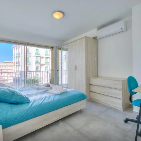 A Stunning Located In The Centre Of Town