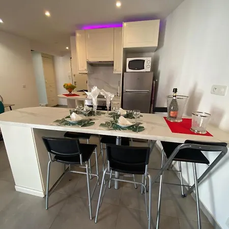A Stunning Located In The Centre Of Town Appartement *